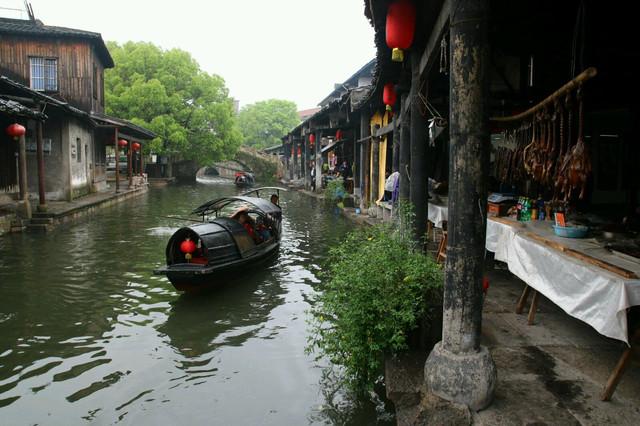 星巴克，终于坐不住了